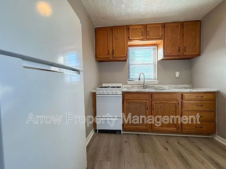1645 E St #2 — Photo 4