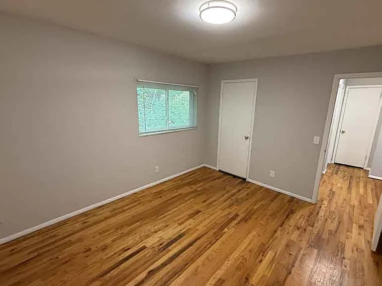Clifton Woods — Photo 33