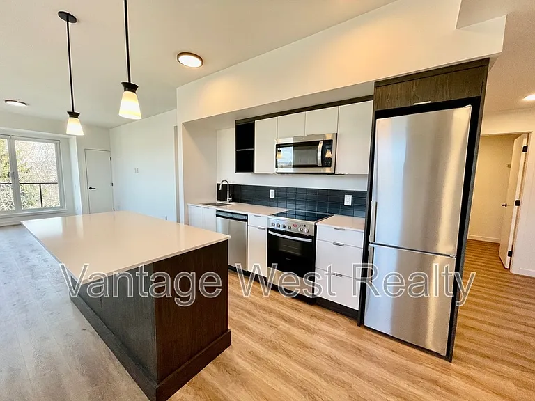 615 Rutland Rd N #401 — Photo 2