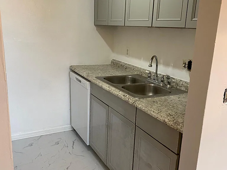 900 E Ocean View Ave — Photo 6