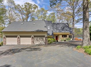 821 Seminole Point Rd, Fair Play, SC 29643