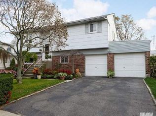 62 Walnut Rd, Inwood, NY 11096