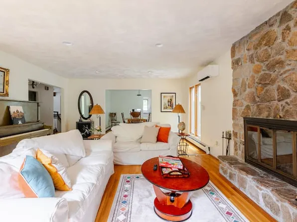 (undisclosed Address), Dartmouth, MA 02748