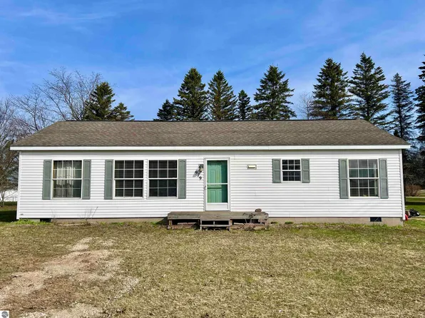 979 Sunset Ln NE, Kalkaska, MI 49646