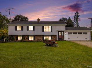 49 Olde Franklin Dr, Howell, MI 48855