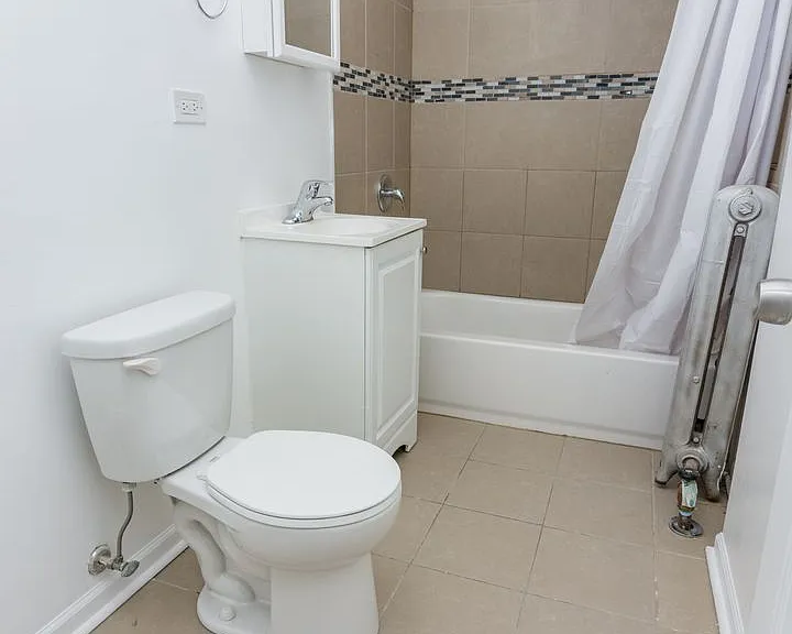 7616 S Phillips Ave — Photo 5
