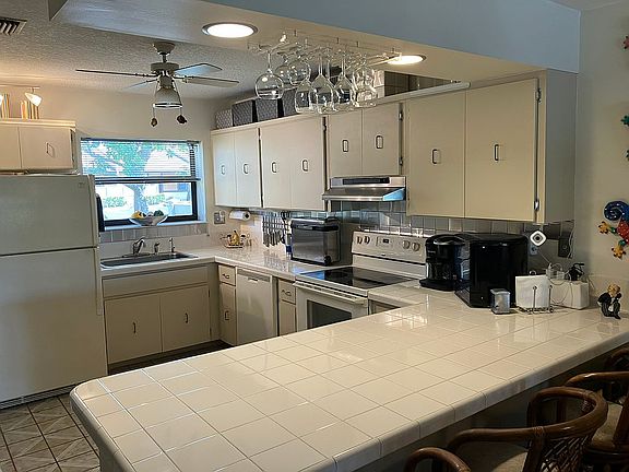 4th image of 781 Banks Rd #125