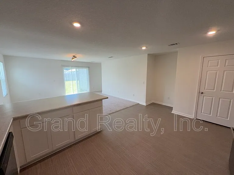 4360 Jitterbug St — Photo 9