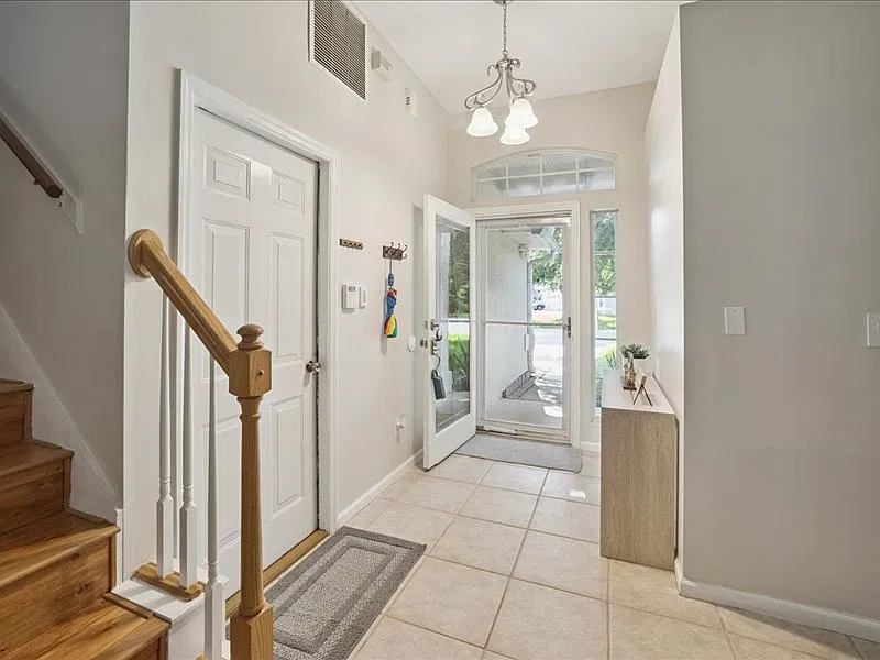 4 bed, 2119 sqft, $3,700 — Photo 4