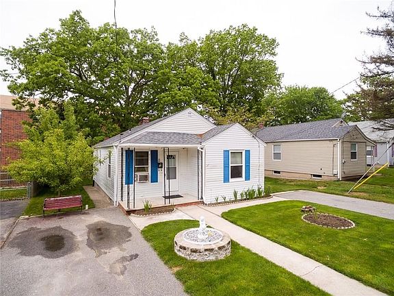 2nd image of 13 Elizabeth Dr
