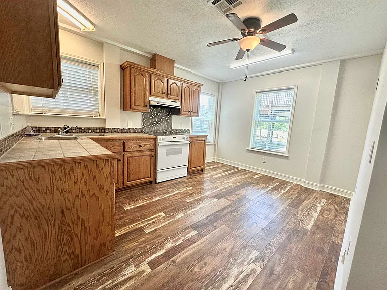 1530 Halverson Rd — Photo 12