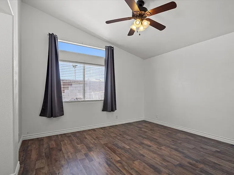 8137 Dartmoor Ave — Photo 13