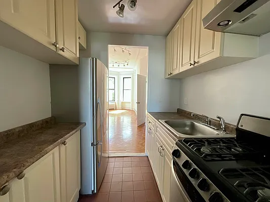 Rented by Compass | media 10