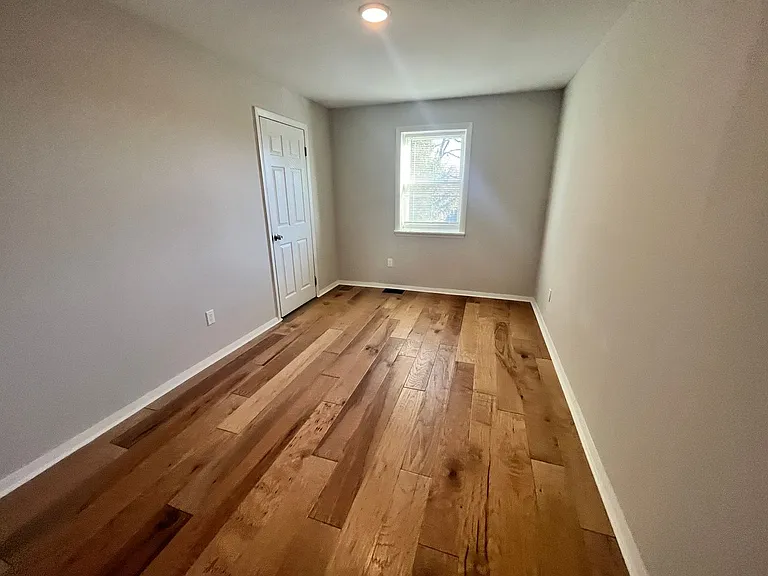 611 Old Elm St — Photo 5