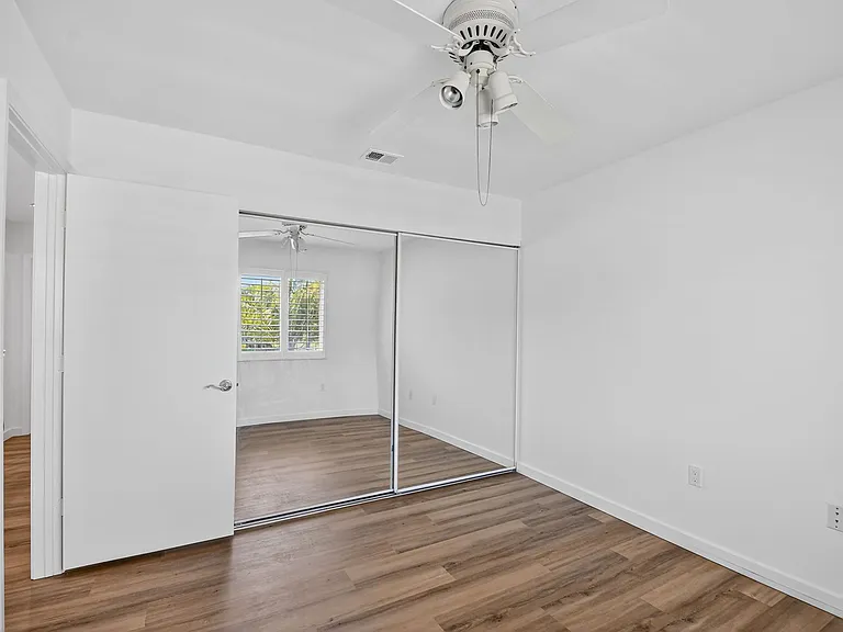 101 Half Moon Cir #B — Photo 19