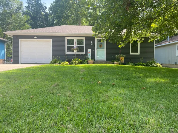 712 E Cedar St, Marshall, MO 65340