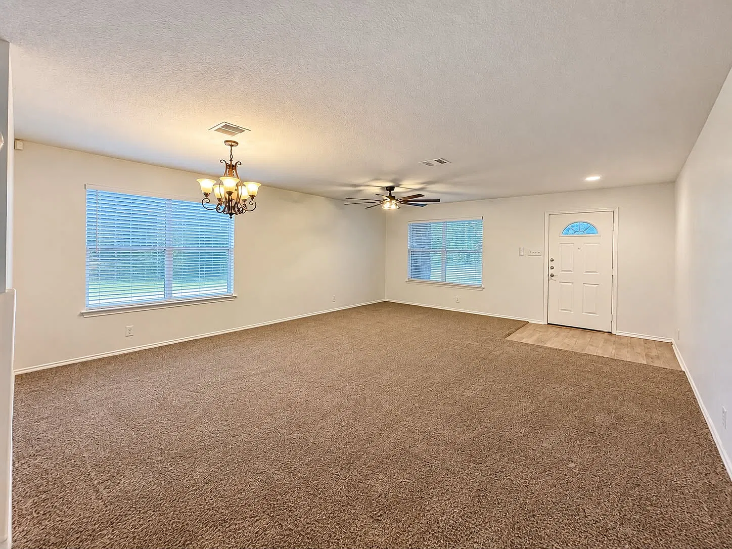 4 bed, 2.5 bath, 3318 sqft, $2,100 — Photo 2