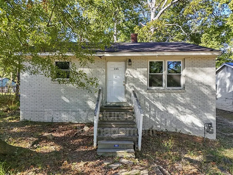 2 bed, 1.0 bath, 780 sqft, $1,125 — Photo 1