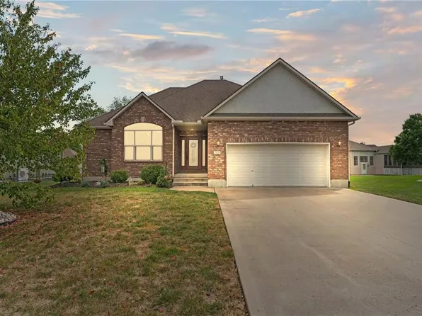 709 Bluestem Ct, Raymore, MO 64083