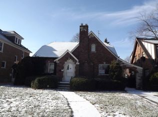 653 Lincoln Rd, Grosse Pointe, MI 48230