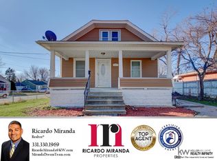 221 S East Ave, Aurora, IL 60505