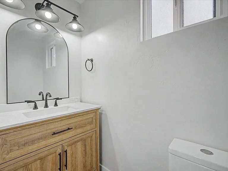 1604 N Forgeus Ave — Photo 14