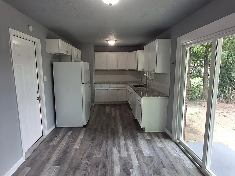 1607 NW 27th St — Photo 7