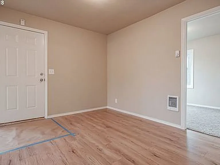 4105 Silverton Rd NE — Photo 4