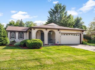 45361 Indian Creek Dr, Canton, MI 48187