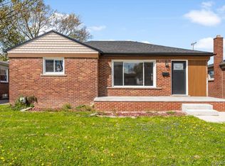 22631 Mylls St, Saint Clair Shores, MI 48081