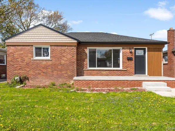 22631 Mylls St, Saint Clair Shores, MI 48081