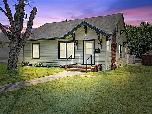 1308 W Walker St Photo 1