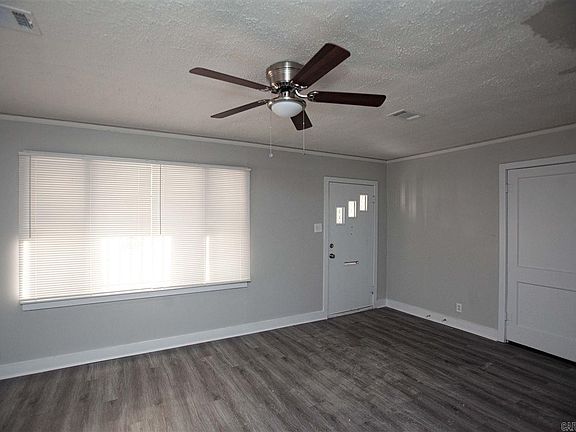3rd image of 926 W 29th St
