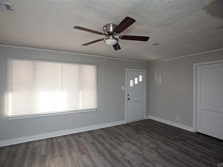 926 W 29th St — Photo 3