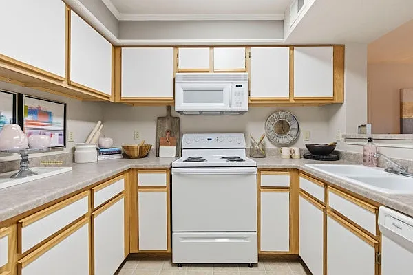 Newport Wichita Apts. — Photo 2