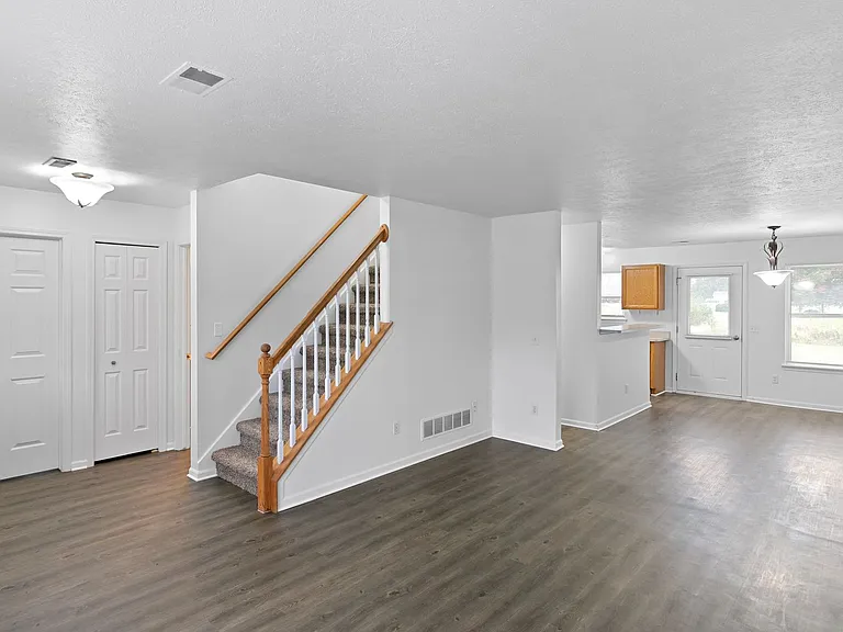 711 Cattail Ln — Photo 8