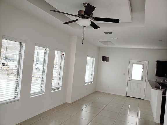 2nd image of 801 E La Cantera Ave
