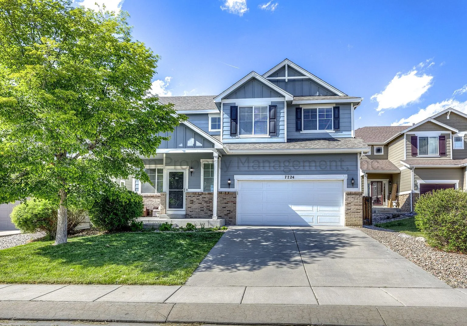 Beautiful 4 Bedroom House in Stetson Hills — Photo 1