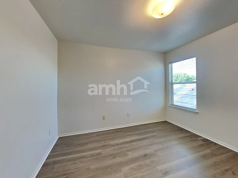 1137 Boxwood Dr — Photo 15