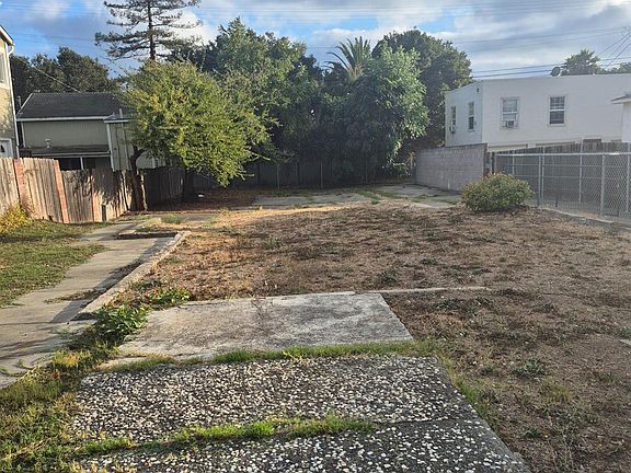4th image of 1039 Georgia St