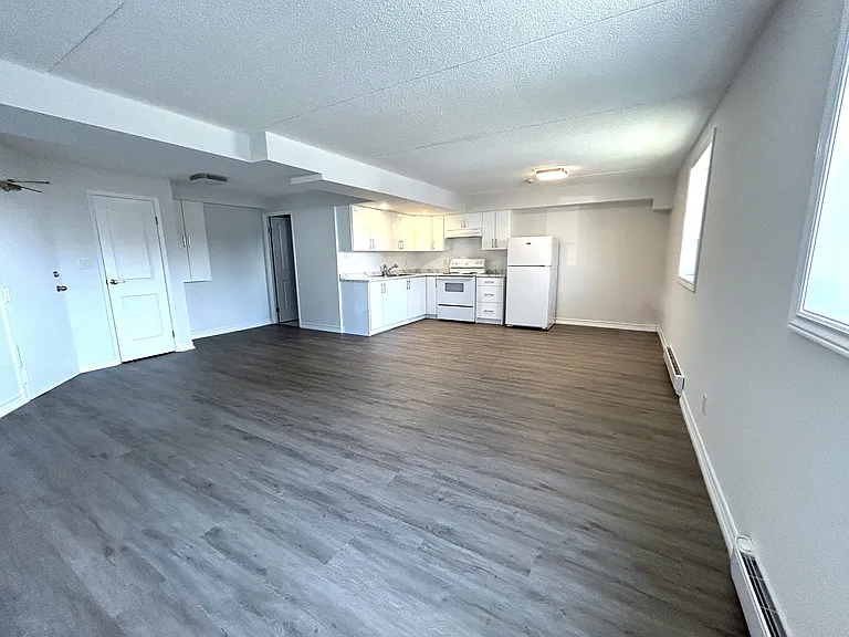 17 Coldwater Rd W — Photo 11