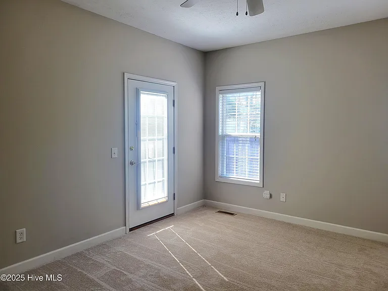 945 Diamondhead Dr S — Photo 33