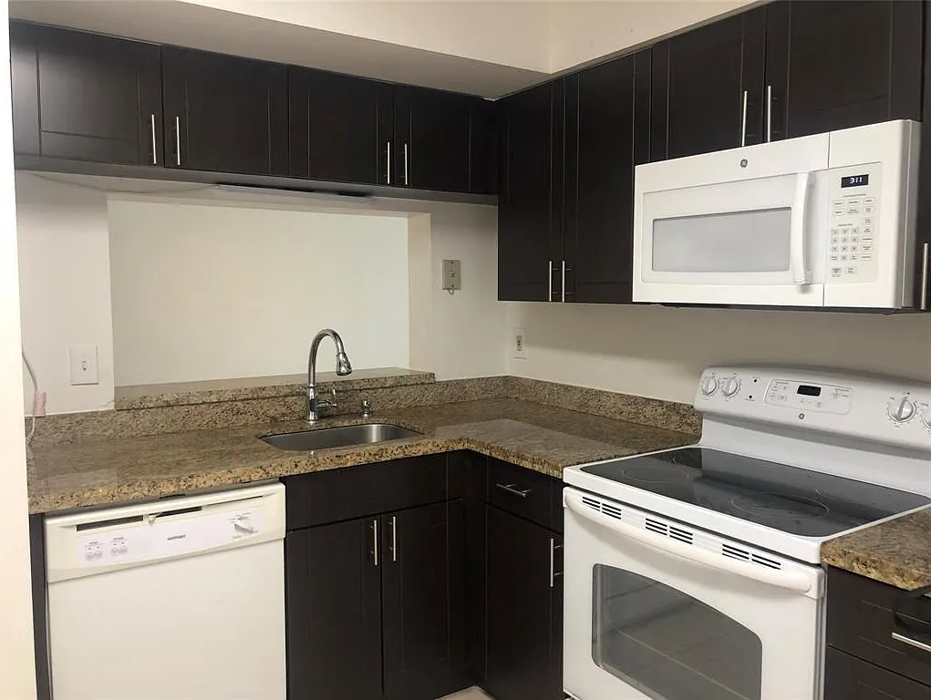 2 bed, 2.0 bath, 1097 sqft, $2,300 — Photo 3