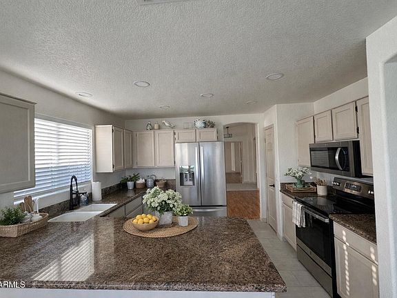 3rd image of 10525 W RUNION Drive
