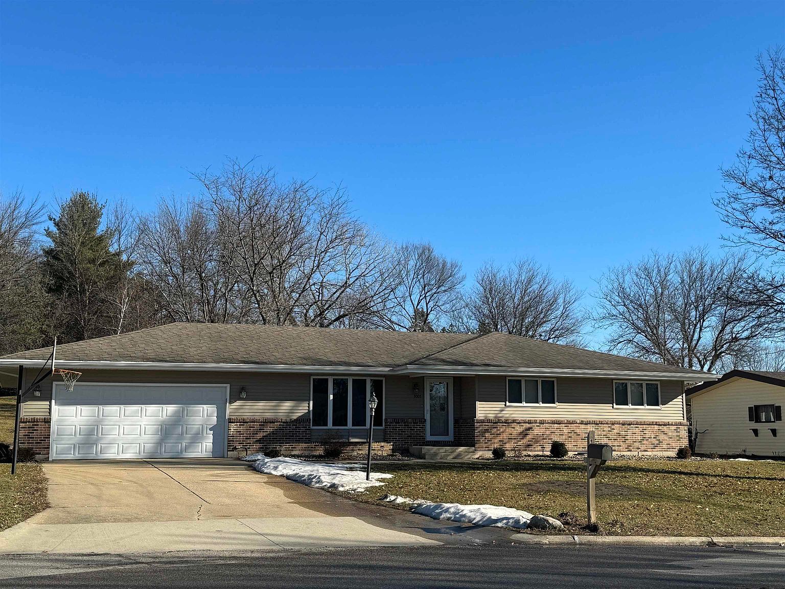3005 Yorkshire Blvd, Charles City, IA 50616 MLS 20240403 Zillow