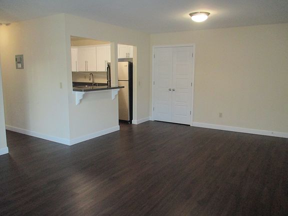 5th image of 19 Kensington Cir APT A