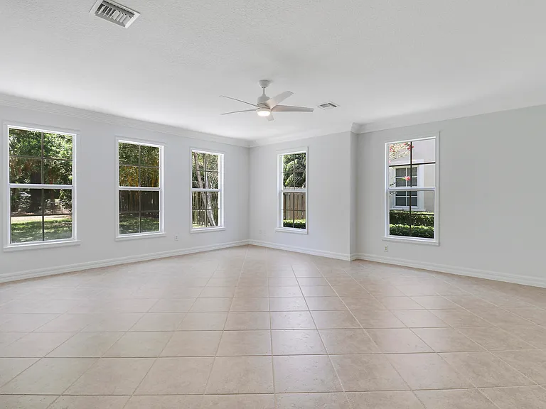 112 Dunmore Dr — Photo 15