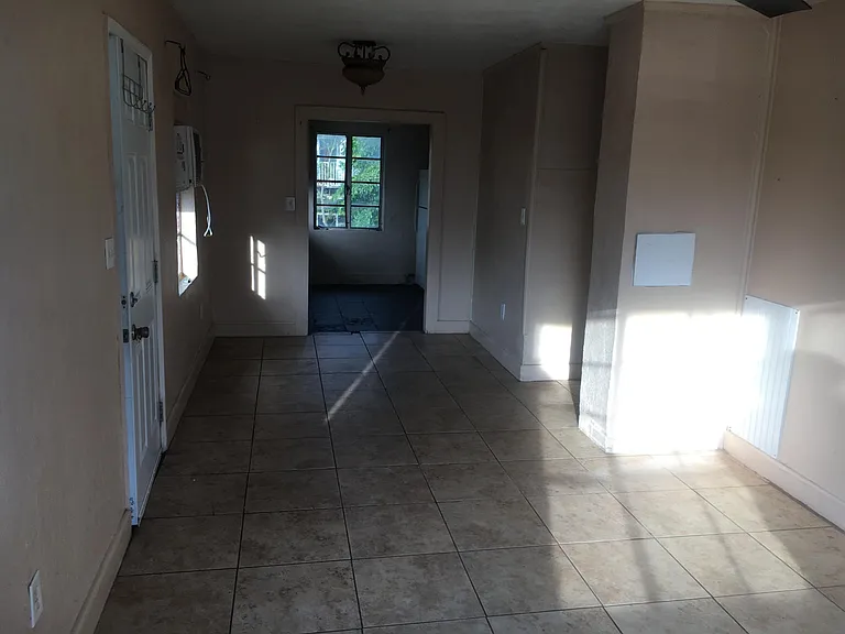 847 Short Ave — Photo 9