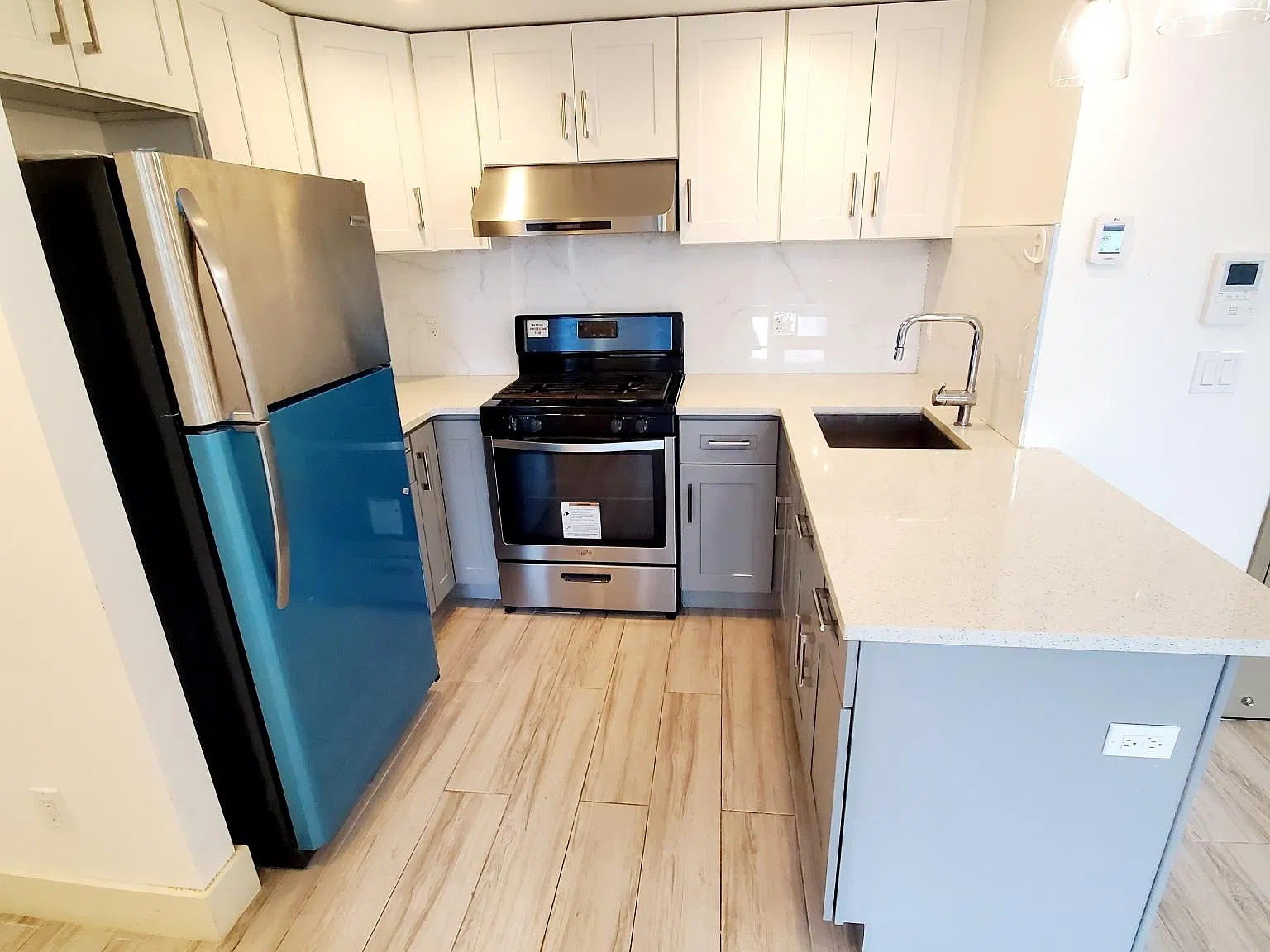 1 bed, 600 sqft, $2,400 — Photo 2