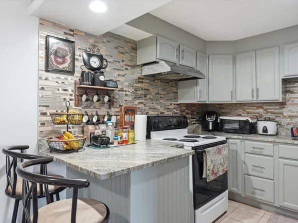 81 Colonel Bell Dr APT 9, Brockton, MA 02301